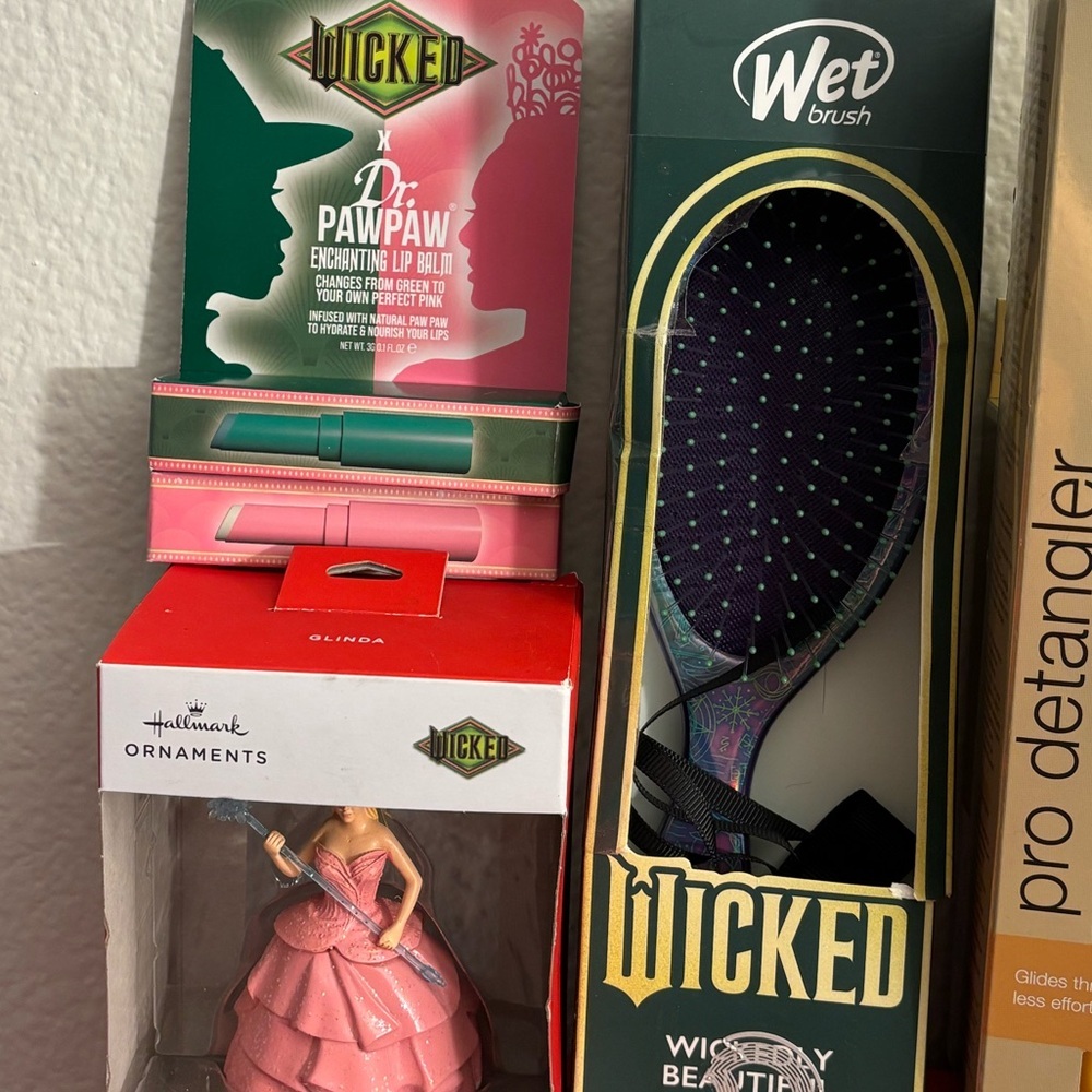 BUNDLE WICKED GLENDA Hanging Ornament